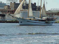 big boat.jpg (67504 bytes)
